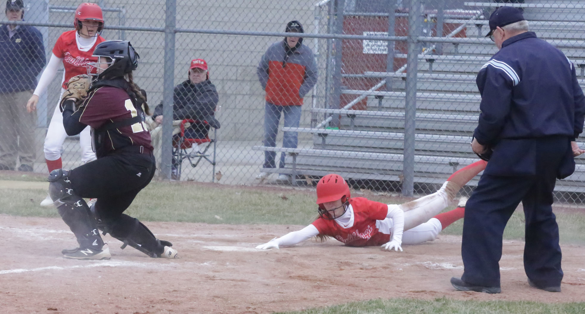 Gallery Bulldogs vs Trojans in softball